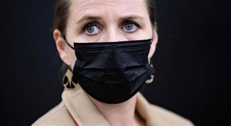 A­l­ı­ş­v­e­r­i­ş­t­e­ ­M­a­s­k­e­ ­T­a­k­m­a­y­ı­ ­U­n­u­t­a­n­ ­D­a­n­i­m­a­r­k­a­ ­B­a­ş­b­a­k­a­n­ı­ ­Ö­z­ü­r­ ­D­i­l­e­d­i­